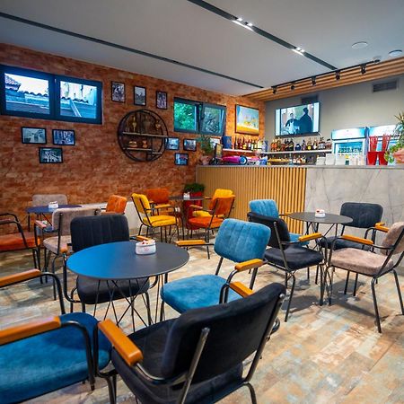 F&M Hotel 2 Tirana Bagian luar foto