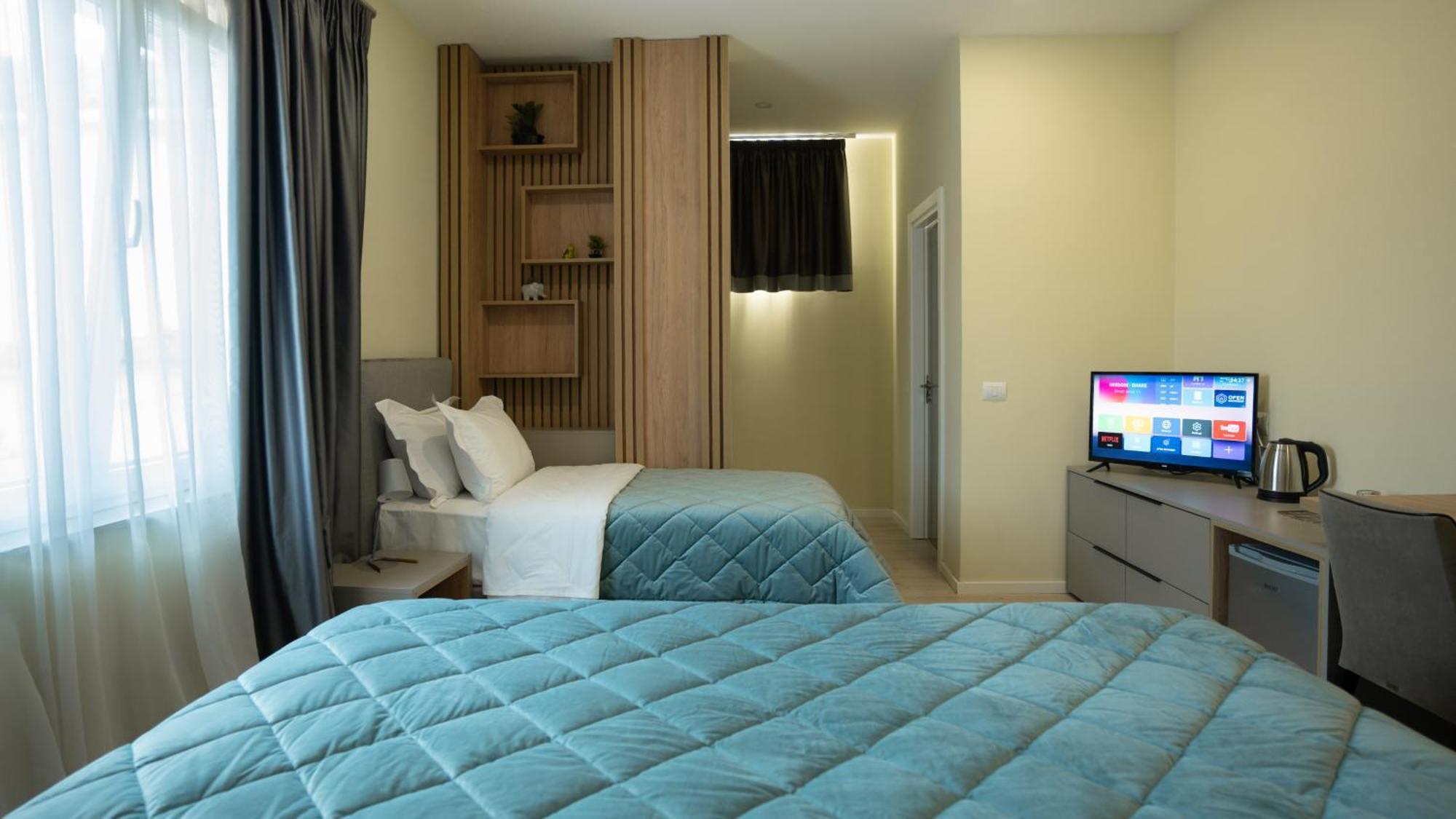 F&M Hotel 2 Tirana Bagian luar foto